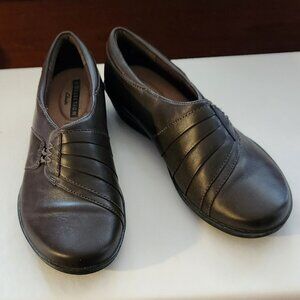 ***SSS***Clark's Collection loafers sz 6 W brown good condition